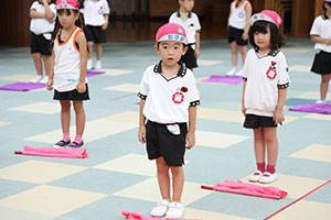 運動会　リズム活動の練習　ばら・すみれ