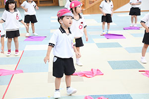 運動会　リズム活動の練習　ばら・すみれ
