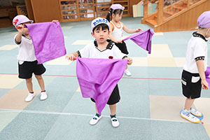 運動会　リズム活動の練習　ばら・すみれ
