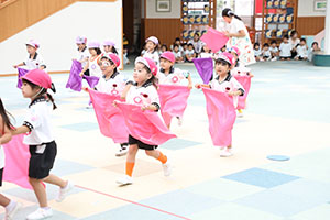 運動会　リズム活動の練習　ばら・すみれ