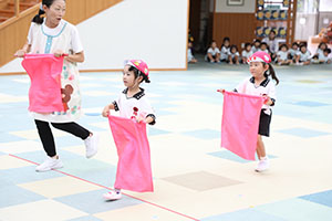 運動会　リズム活動の練習　ばら・すみれ