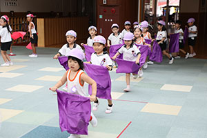 運動会　リズム活動の練習　ばら・すみれ