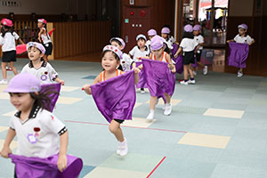 運動会　リズム活動の練習　ばら・すみれ