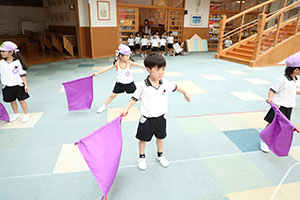運動会　リズム活動の練習　ばら・すみれ