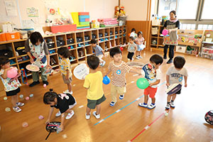 風船遊び　ぺんぎん