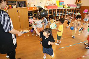 風船遊び　ぺんぎん