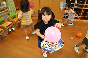 風船遊び　ぺんぎん