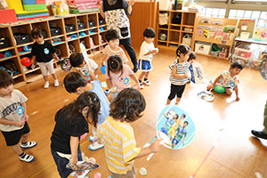 風船遊び　ぺんぎん