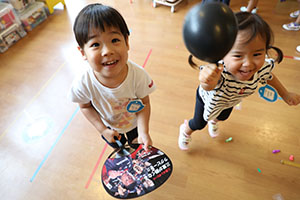 風船遊び　ぺんぎん