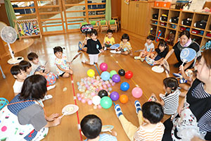 風船遊び　ぺんぎん