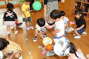 風船遊び　ぺんぎん