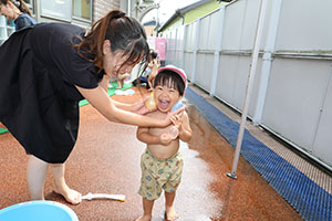 今年度最後の水遊び　楽しかったね　2歳児クラス
