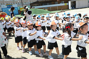 運動会　リズム活動の練習　年少組