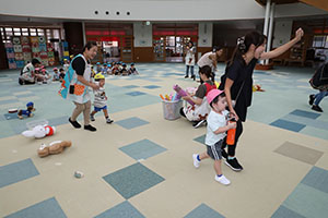 運動会の活動　借り物競争🎵　2歳児クラス