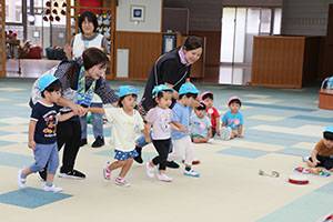 運動会の活動　借り物競争🎵　2歳児クラス