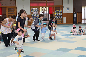 運動会の活動　借り物競争🎵　2歳児クラス