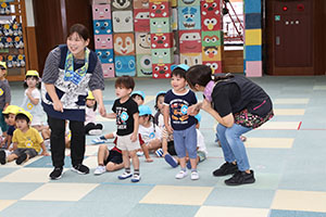 運動会の活動　借り物競争🎵　2歳児クラス