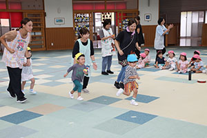 運動会の活動　借り物競争🎵　2歳児クラス