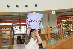 運動会の活動　借り物競争🎵　2歳児クラス