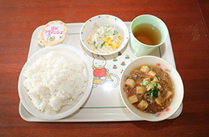 運動会の活動　借り物競争🎵　2歳児クラス