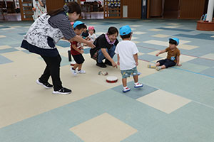 運動会の活動　借り物競争🎵　2歳児クラス