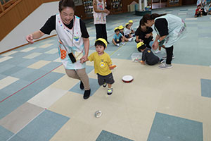 運動会の活動　借り物競争🎵　2歳児クラス