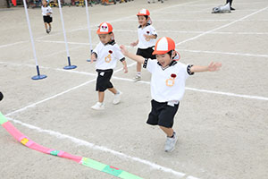 運動会の活動　かけっこ　　年少組