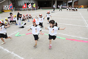 運動会の活動　かけっこ　　年少組