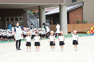 運動会の活動　かけっこ　　年少組