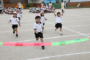 運動会の活動　かけっこ　　年少組