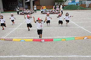 運動会の活動　かけっこ　　年少組