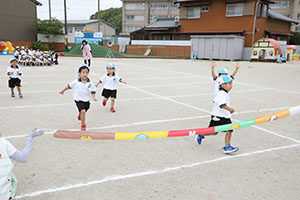 運動会の活動　かけっこ　　年少組