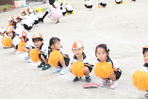 運動会の活動　リズム　年少組