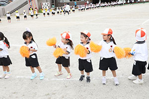 運動会の活動　リズム　年少組
