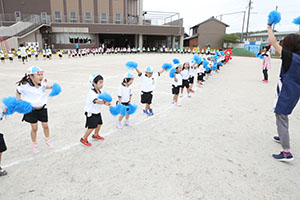 運動会の活動　リズム　年少組
