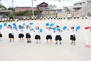 運動会の活動　リズム　年少組