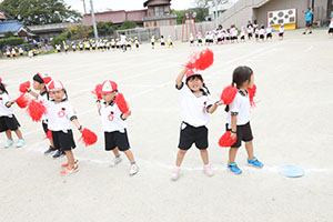 運動会の活動　リズム　年少組