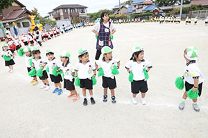 運動会の活動　リズム　年少組
