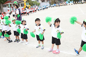 運動会の活動　リズム　年少組