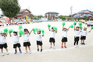 運動会の活動　リズム　年少組