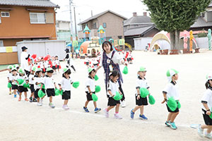 運動会の活動　リズム　年少組