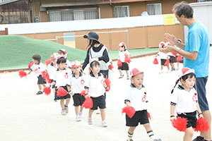 運動会の活動　リズム　年少組