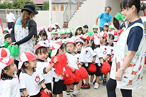 運動会の活動　リズム　年少組