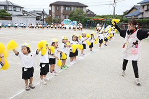 運動会の活動　リズム　年少組