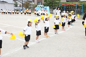 運動会の活動　リズム　年少組