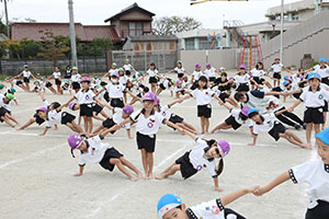 運動会の活動　組体操・バルーン　年長組