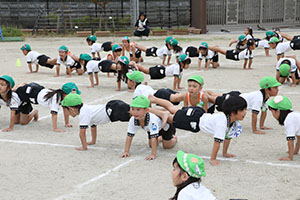 運動会の活動　組体操・バルーン　年長組