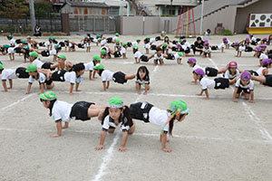 運動会の活動　組体操・バルーン　年長組
