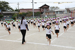 運動会の活動　組体操・バルーン　年長組