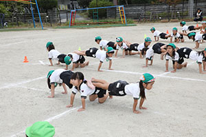 運動会の活動　組体操・バルーン　年長組
